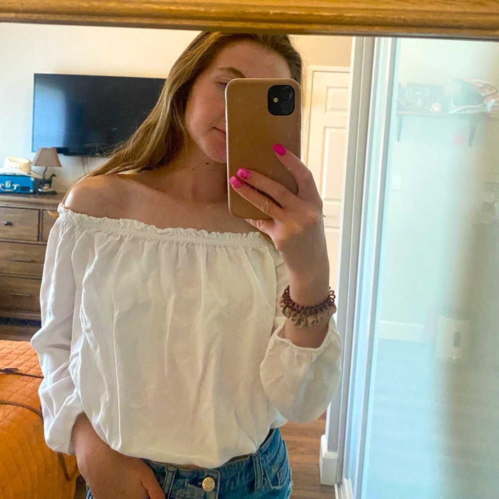 Brandy Melville off the shoulder top